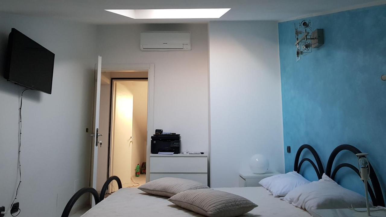 Bed and Breakfast Dormi Da Me Sul Mare Civitanova Marche Exterior foto