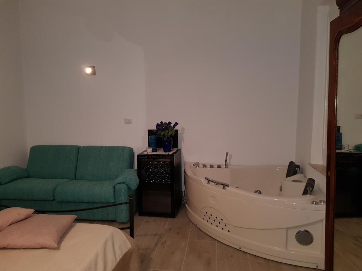 Bed and Breakfast Dormi Da Me Sul Mare Civitanova Marche Exterior foto