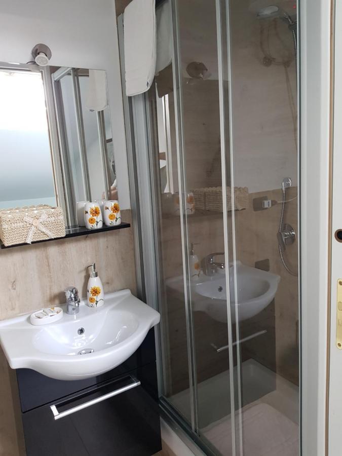 Bed and Breakfast Dormi Da Me Sul Mare Civitanova Marche Exterior foto
