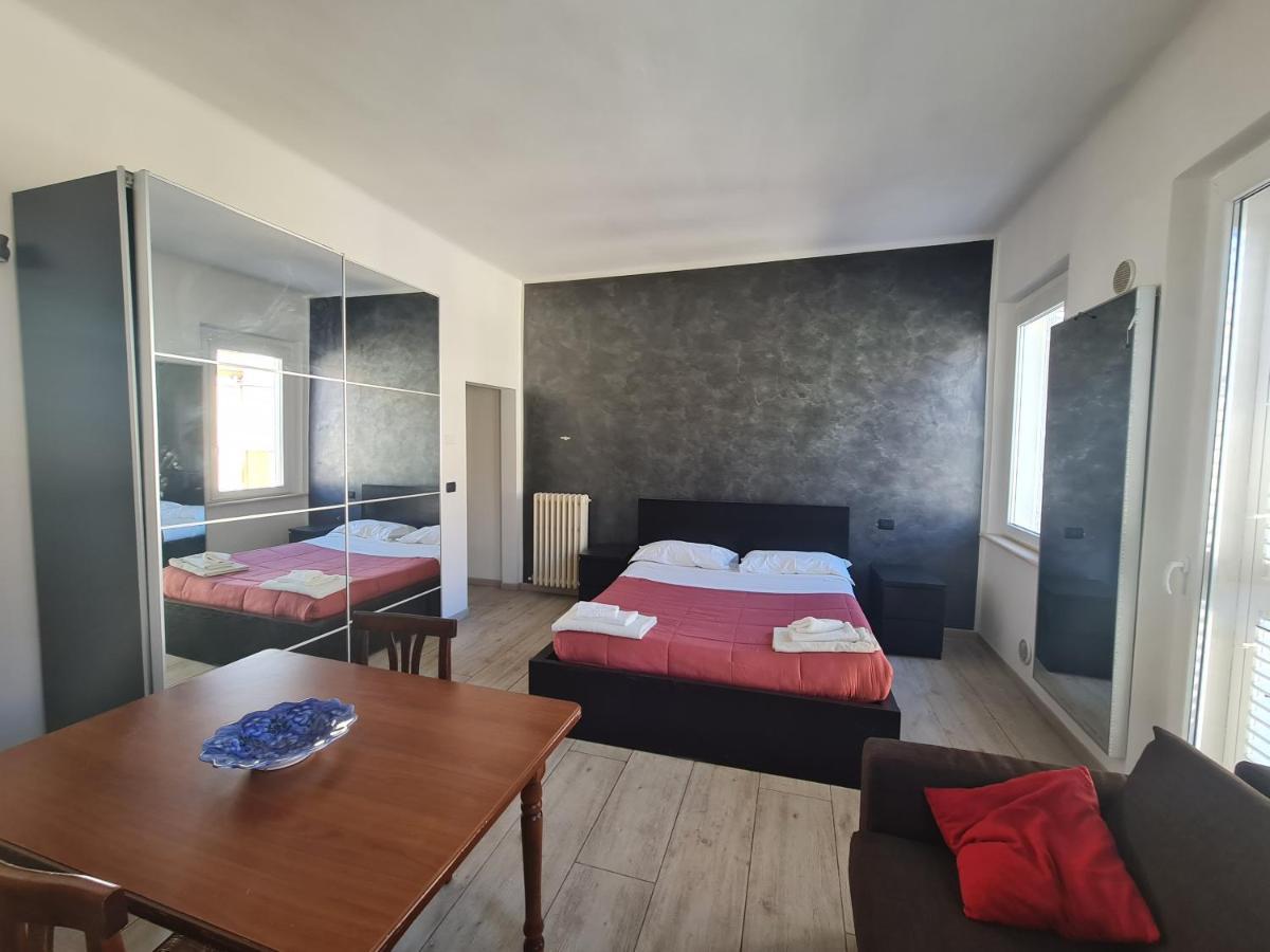 Bed and Breakfast Dormi Da Me Sul Mare Civitanova Marche Exterior foto
